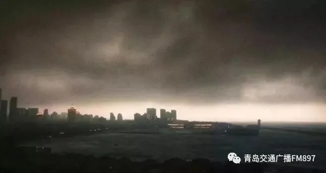 青岛暴雨预警，风雨欲来，城市如何应对这场水的考验？